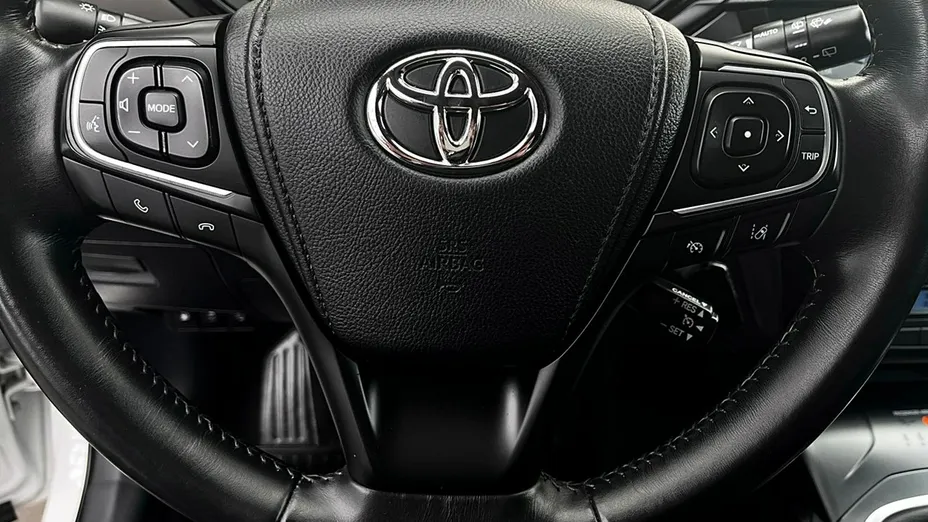 TOYOTA Avensis -