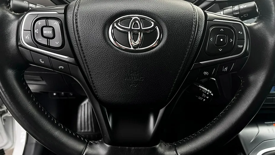 TOYOTA Avensis -