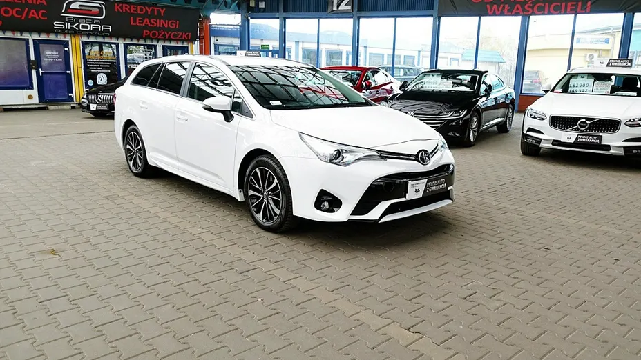 TOYOTA Avensis -