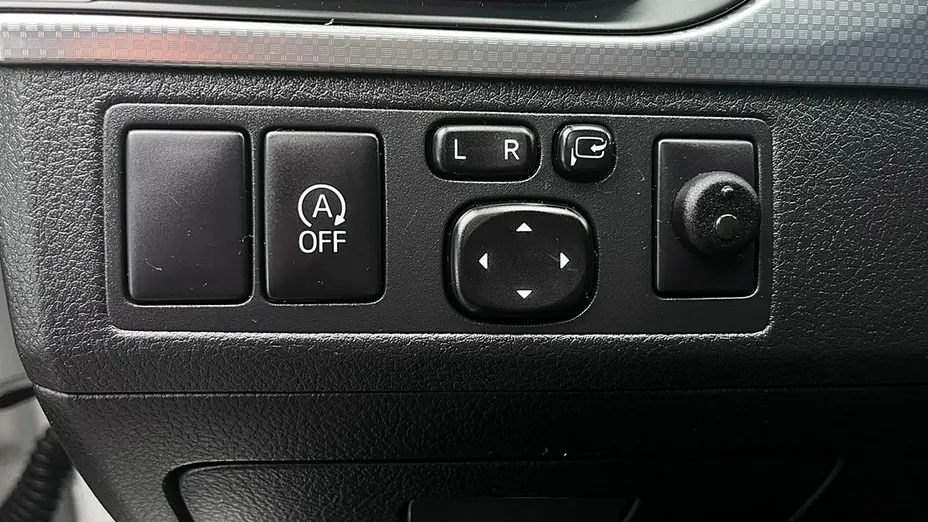 TOYOTA Avensis -
