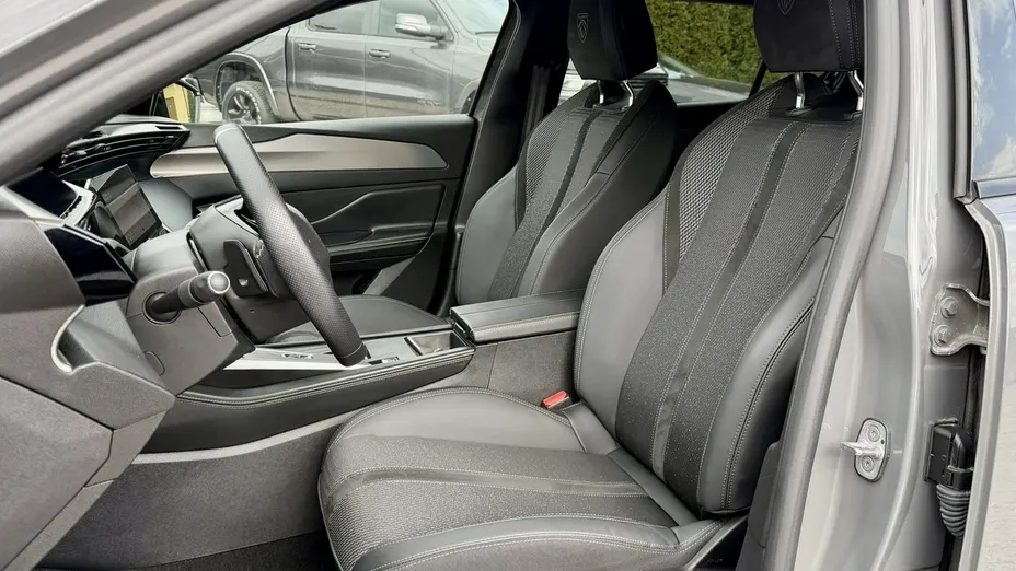 PEUGEOT 408 -