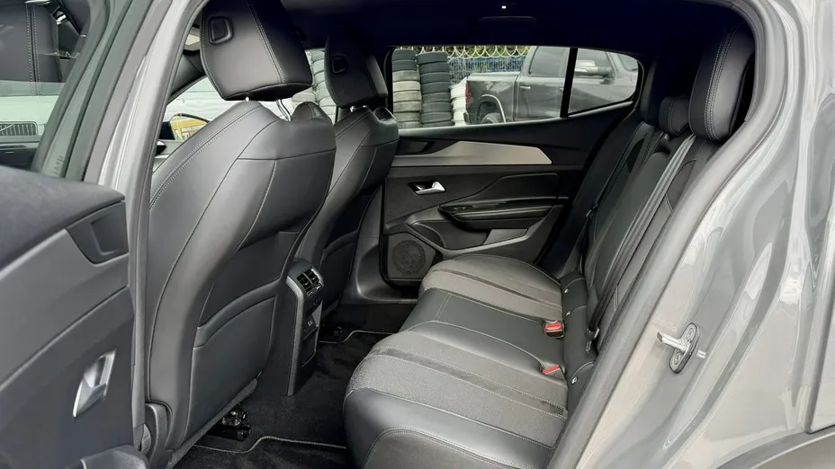 PEUGEOT 408 -