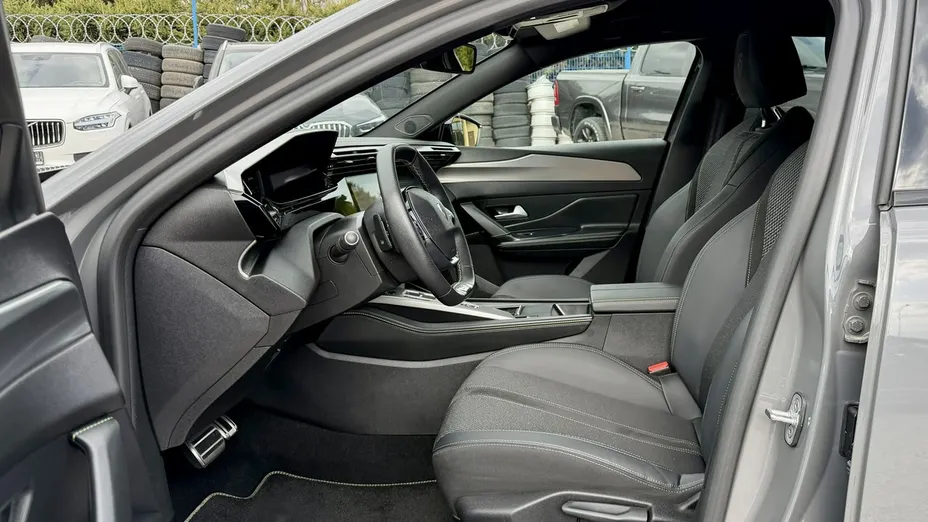PEUGEOT 408 -