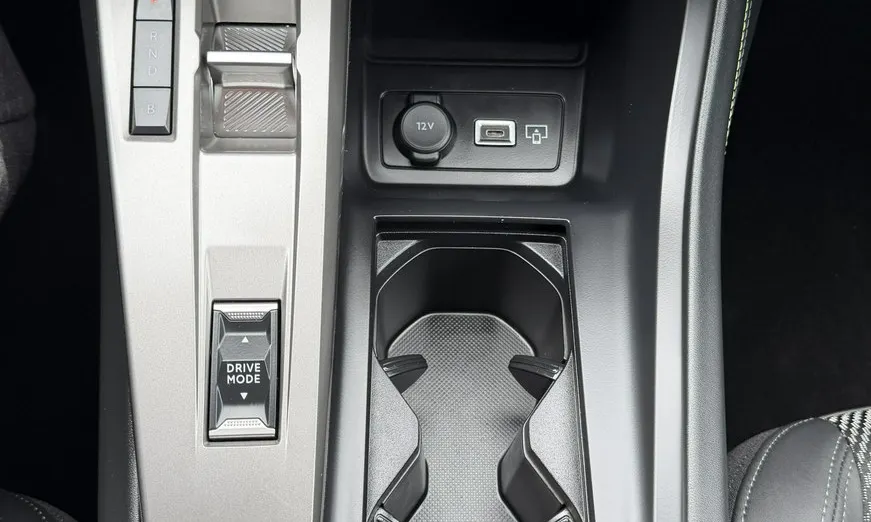 PEUGEOT 408 -