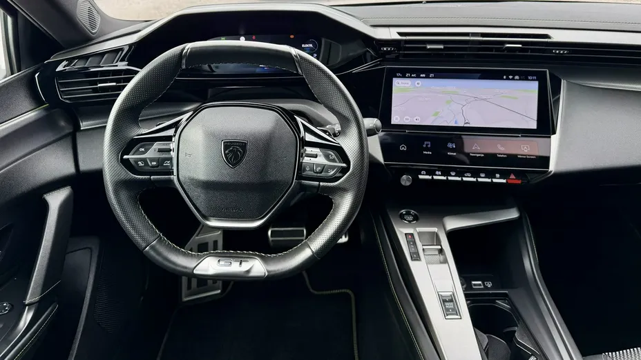 PEUGEOT 408 -