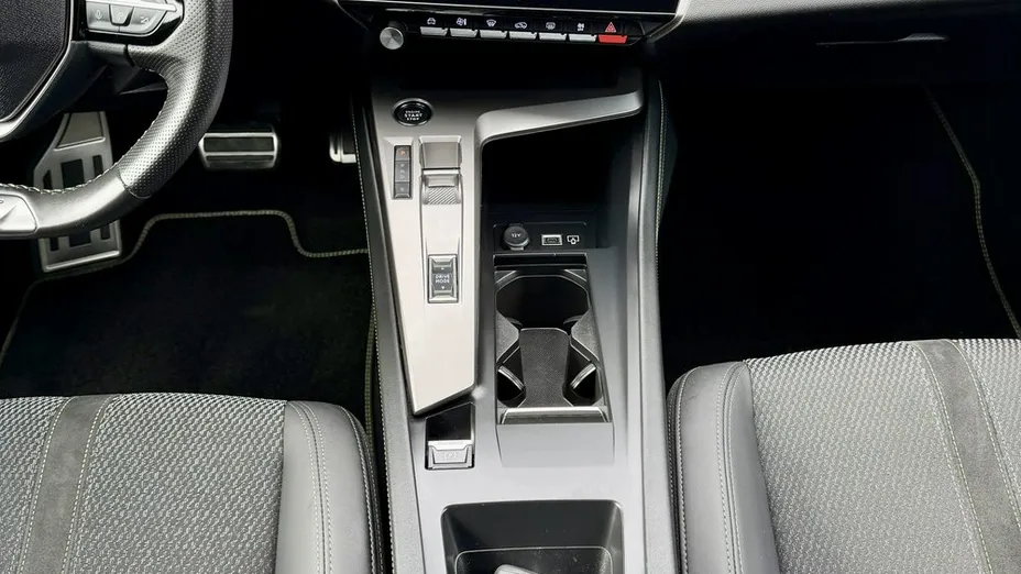 PEUGEOT 408 -