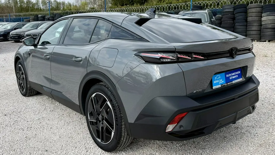 PEUGEOT 408 -