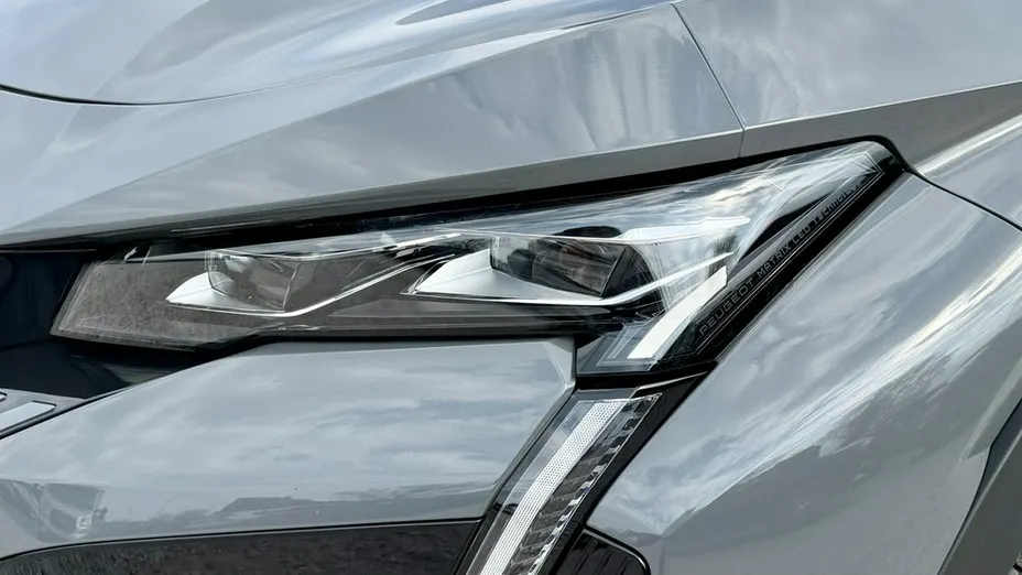 PEUGEOT 408 -