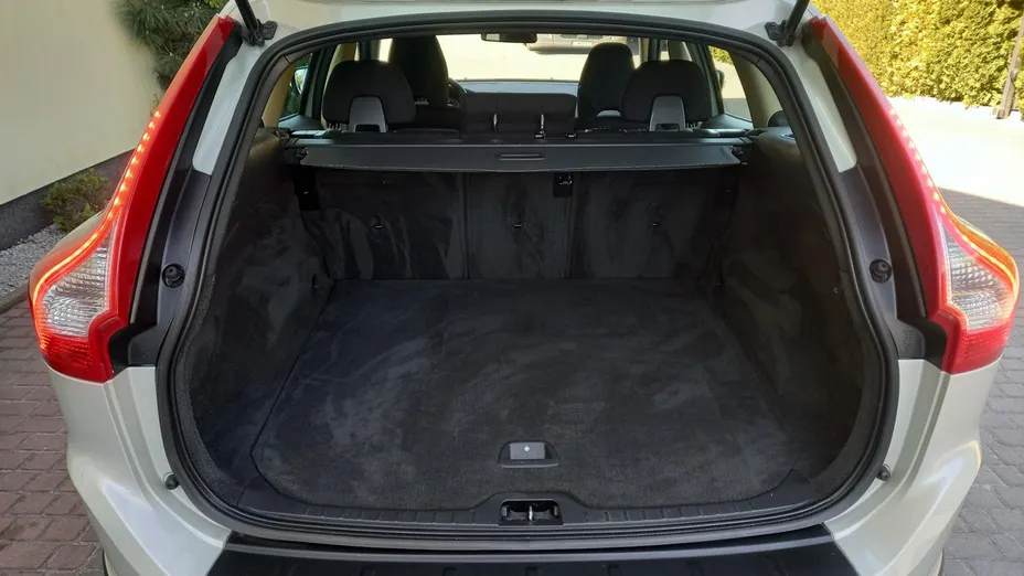 VOLVO XC60 -