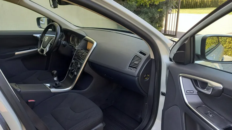 VOLVO XC60 -