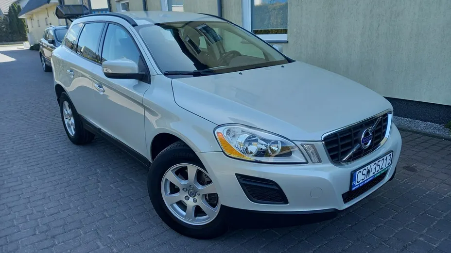 VOLVO XC60 -