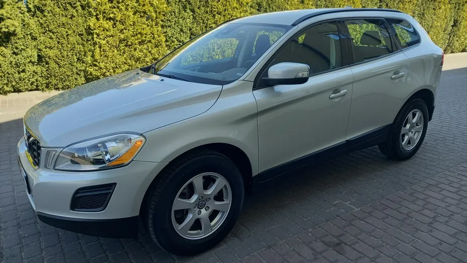 VOLVO XC60 -