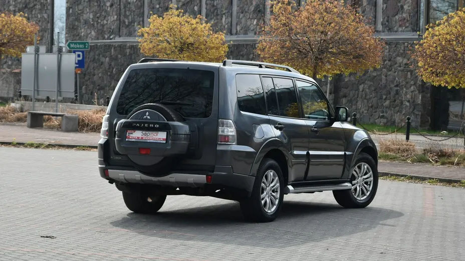 MITSUBISHI Pajero -