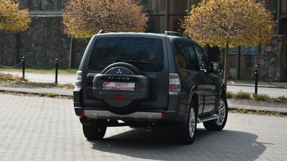MITSUBISHI Pajero -