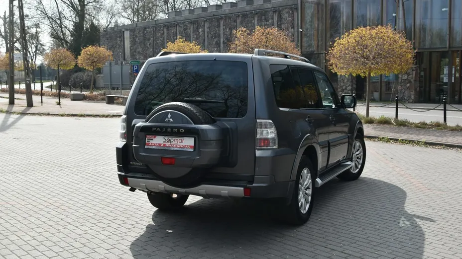 MITSUBISHI Pajero -