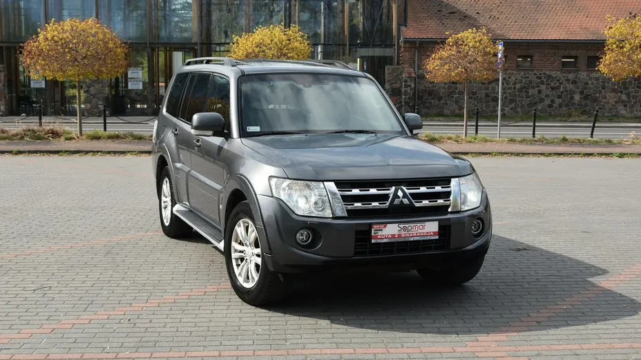 MITSUBISHI Pajero -