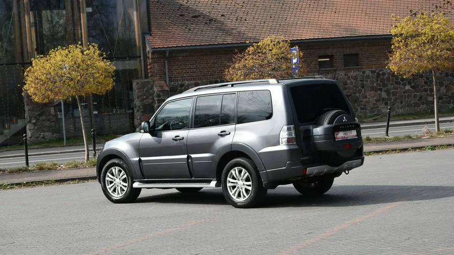 MITSUBISHI Pajero -