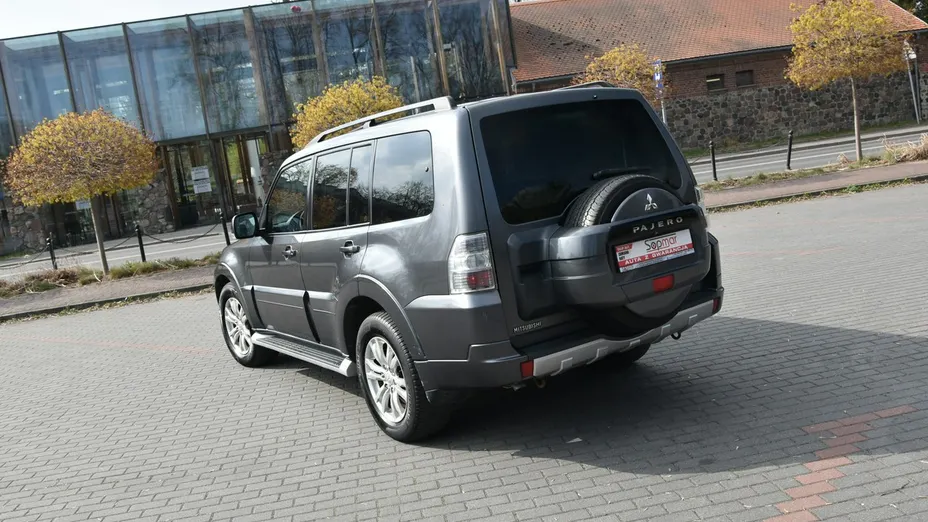 MITSUBISHI Pajero -