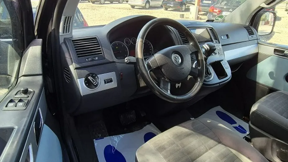 VOLKSWAGEN Multivan -