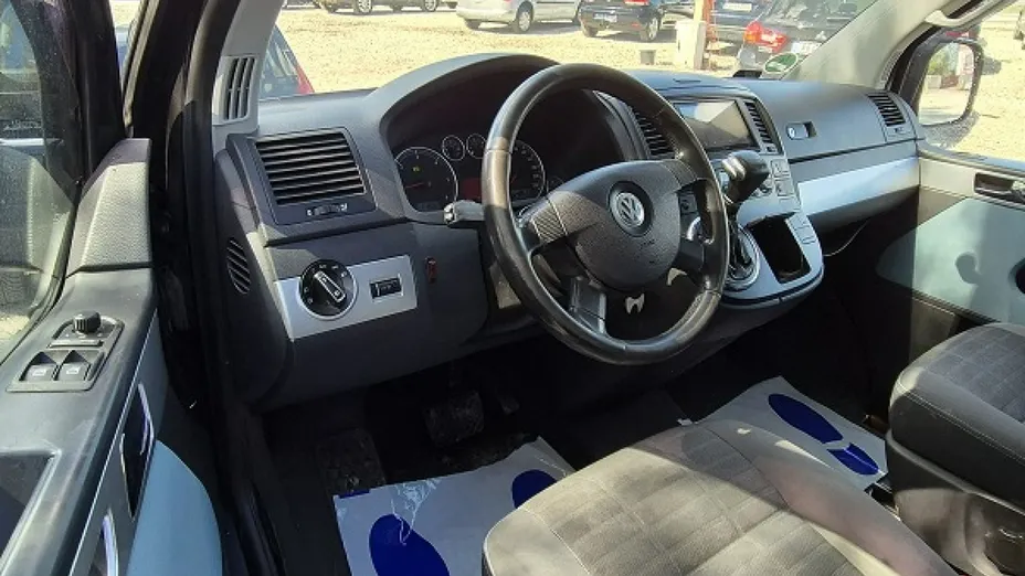 VOLKSWAGEN Multivan -