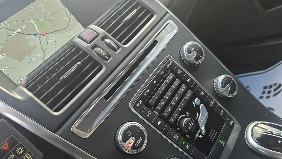 VOLVO XC60 -