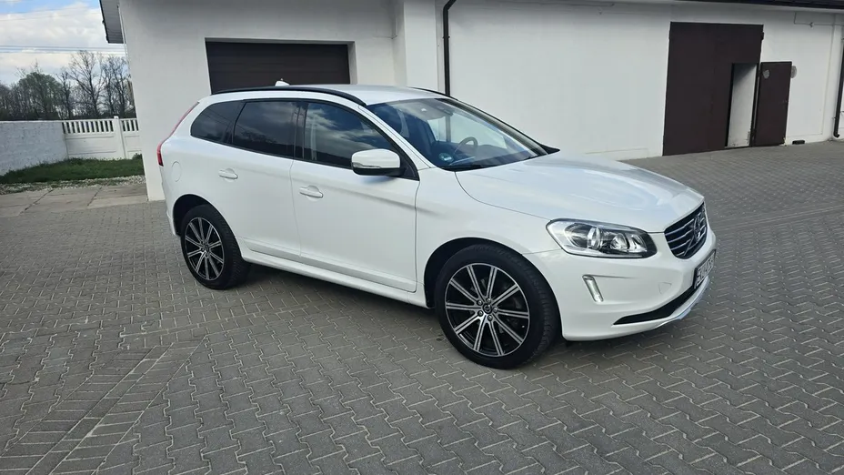 VOLVO XC60 -