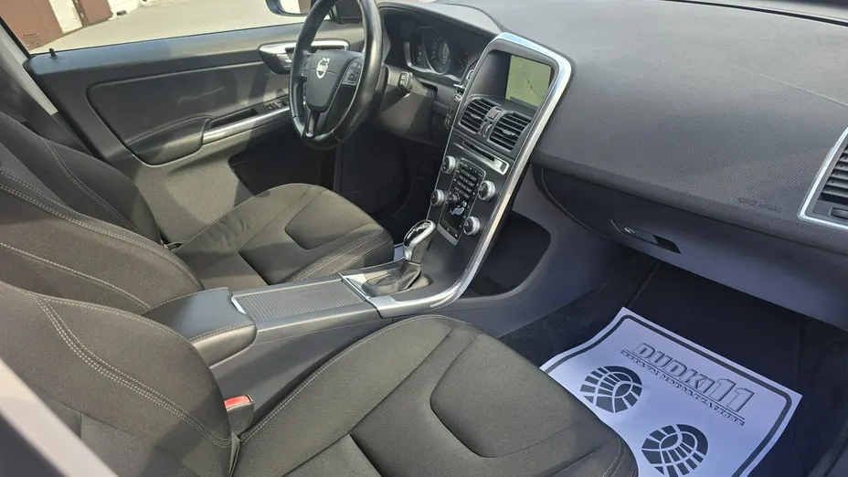 VOLVO XC60 -