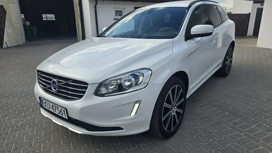 VOLVO XC60 -