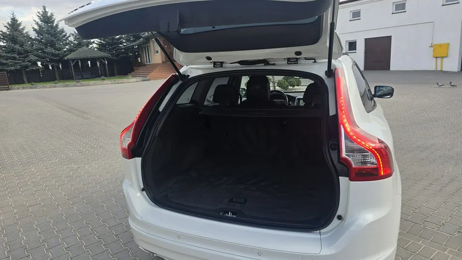 VOLVO XC60 -