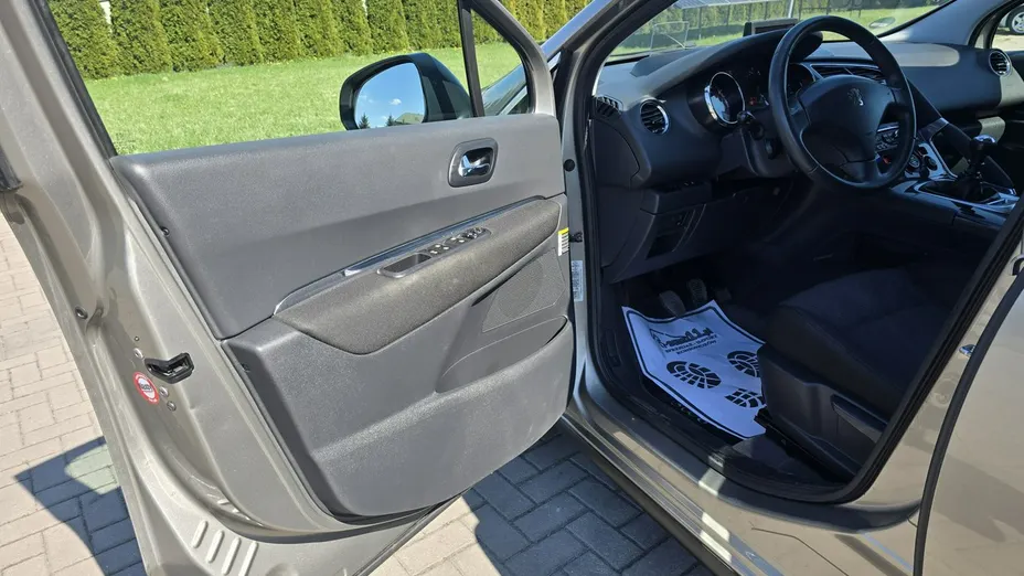PEUGEOT 3008 -