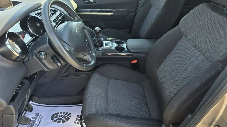 PEUGEOT 3008 -