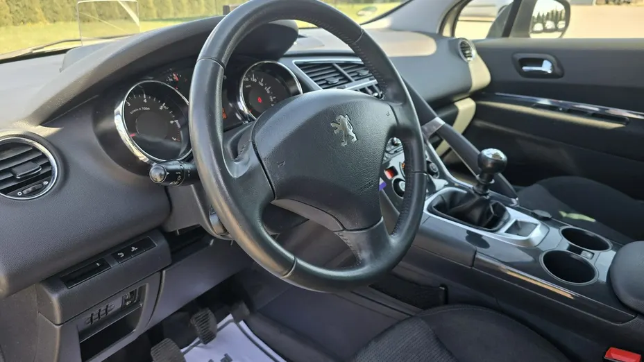 PEUGEOT 3008 -