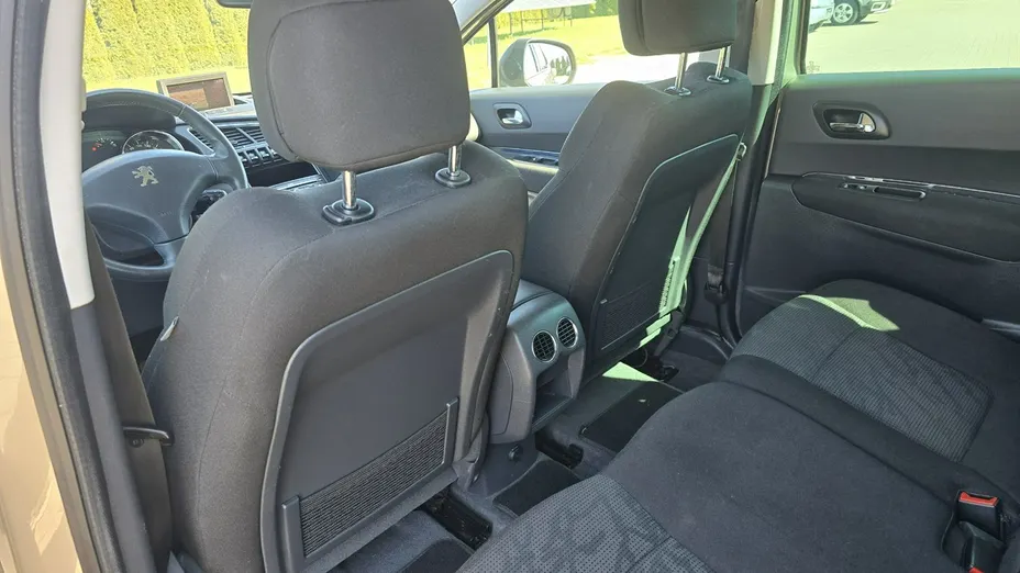 PEUGEOT 3008 -