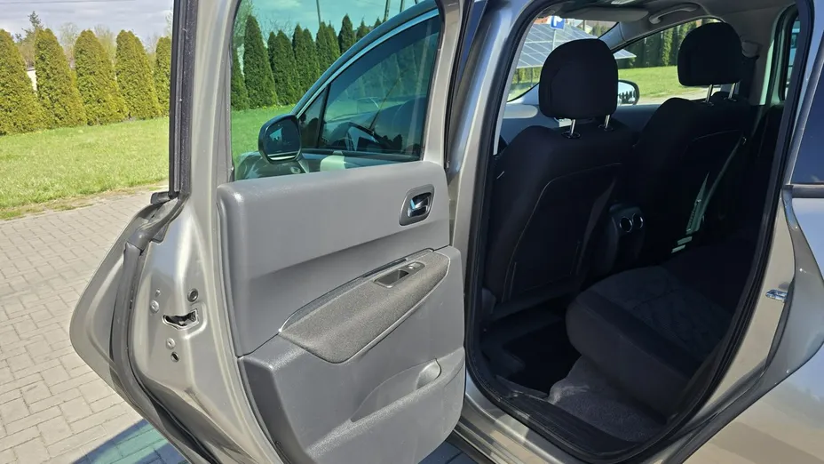 PEUGEOT 3008 -