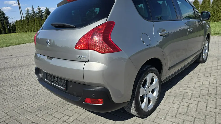 PEUGEOT 3008 -