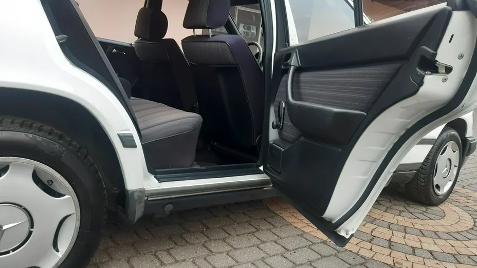 MERCEDES-BENZ 124 -