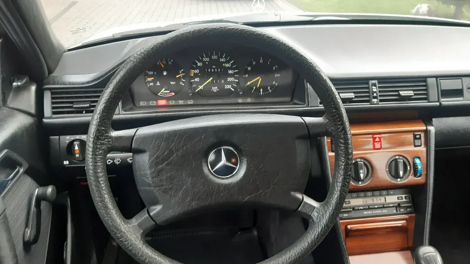 MERCEDES-BENZ 124 -