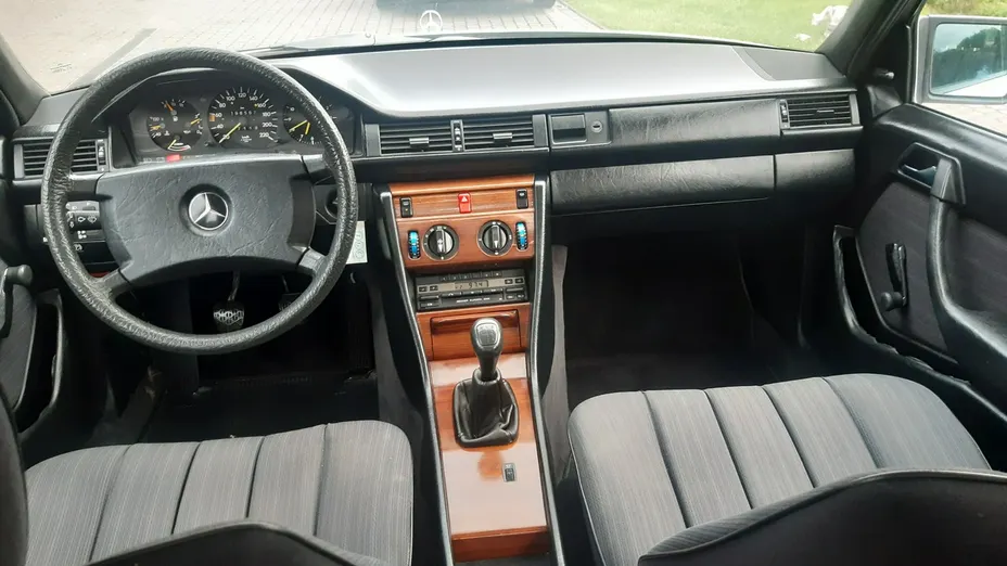 MERCEDES-BENZ 124 -