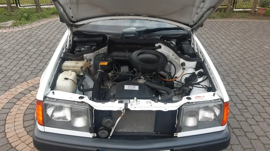 MERCEDES-BENZ 124 -