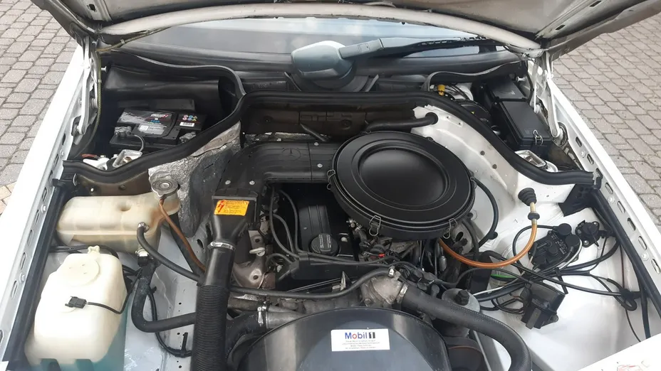 MERCEDES-BENZ 124 -