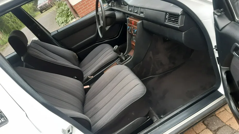 MERCEDES-BENZ 124 -