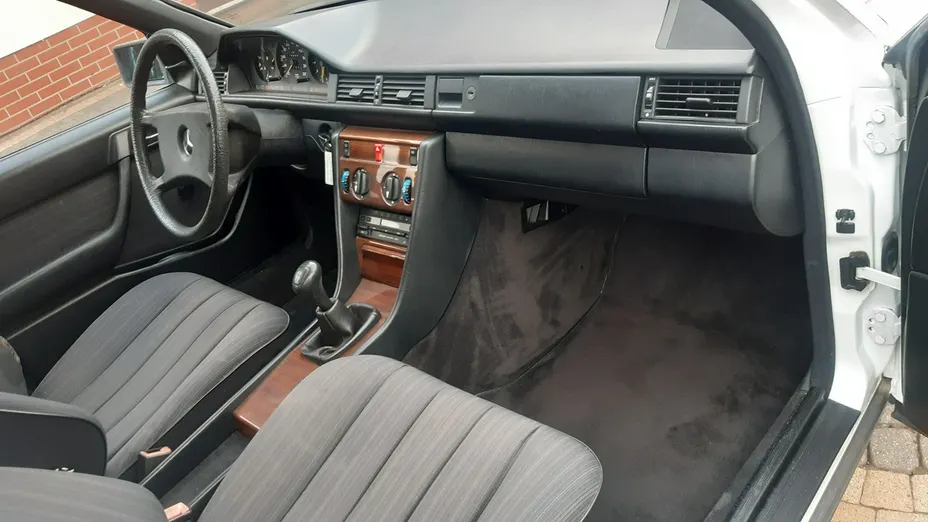 MERCEDES-BENZ 124 -