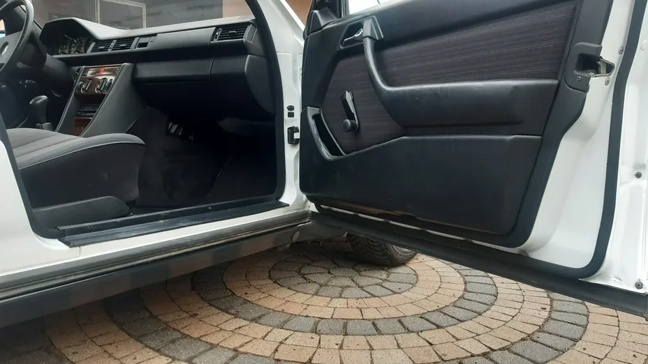 MERCEDES-BENZ 124 -
