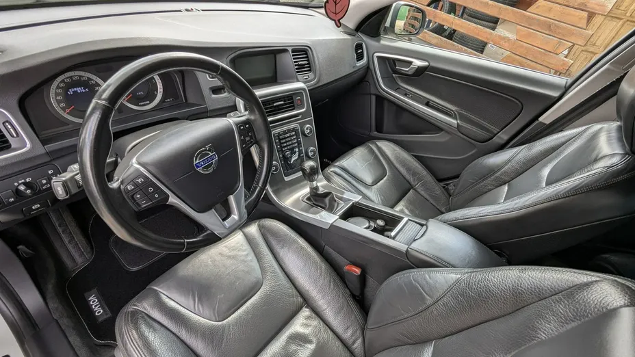 VOLVO S60 -