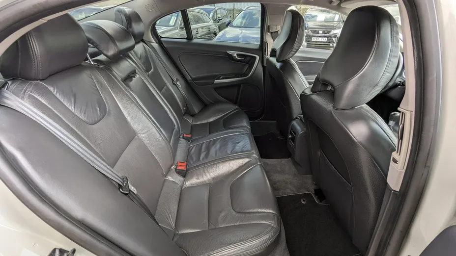 VOLVO S60 -