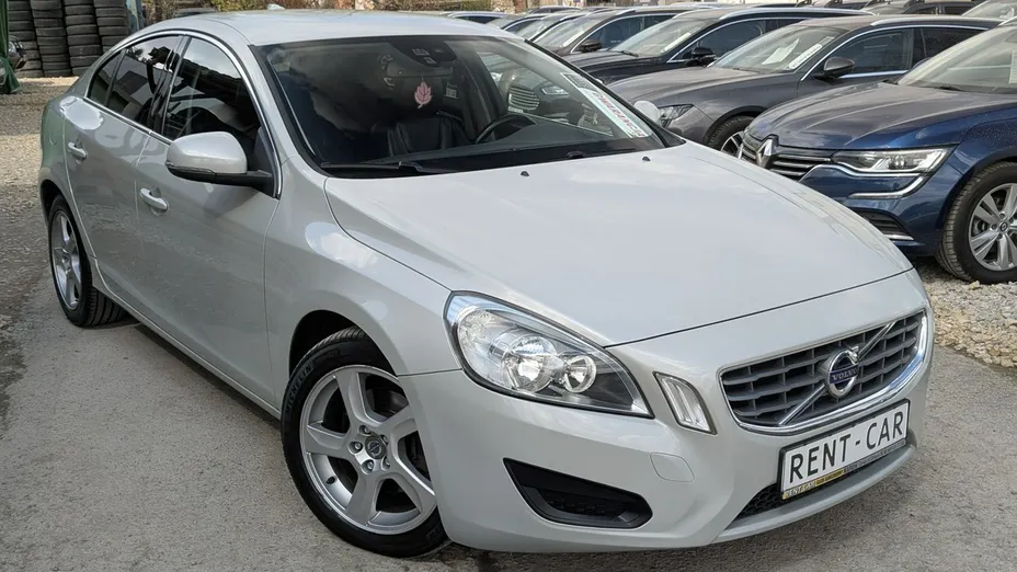 VOLVO S60 -