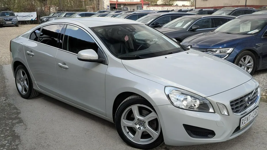 VOLVO S60 -