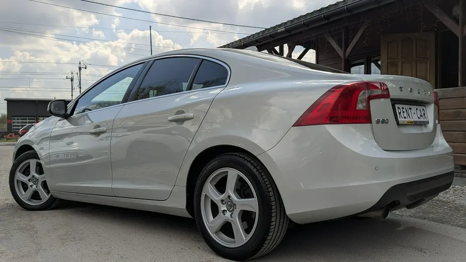 VOLVO S60 -