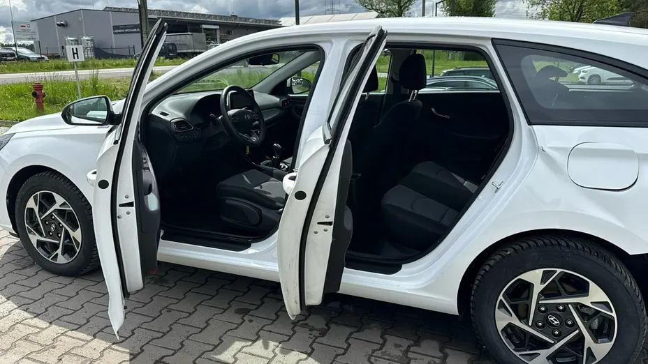 HYUNDAI i30 -