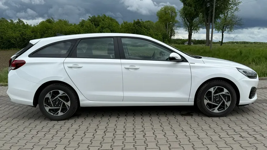 HYUNDAI i30 -